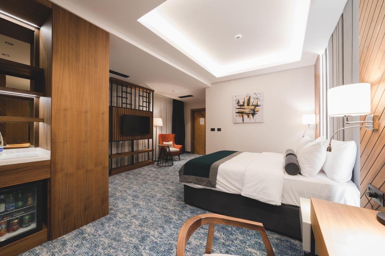 Bristol Hotel พอดโกริกา ภายนอก รูปภาพ