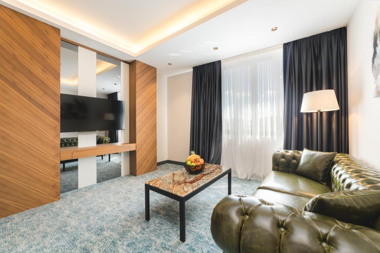 Bristol Hotel พอดโกริกา ภายนอก รูปภาพ