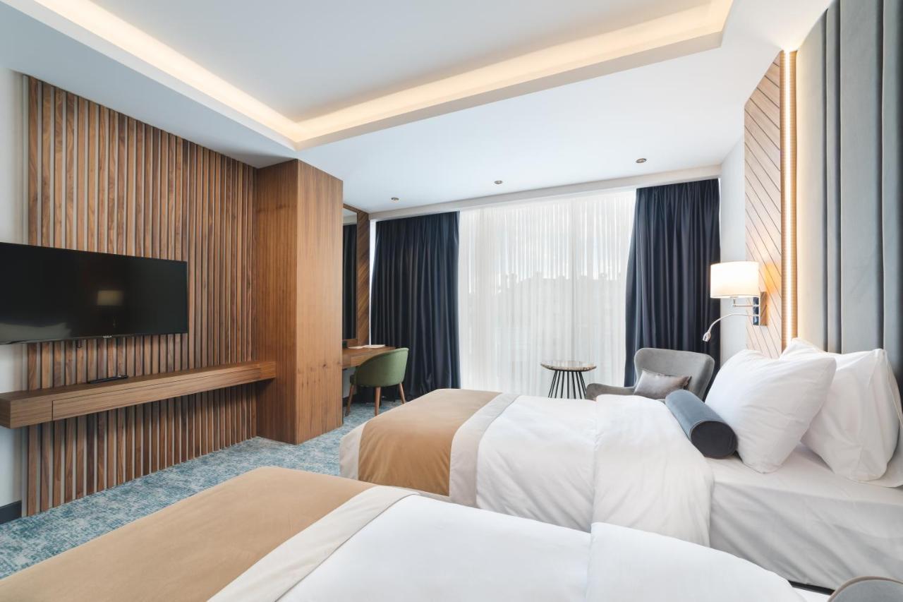 Bristol Hotel พอดโกริกา ภายนอก รูปภาพ