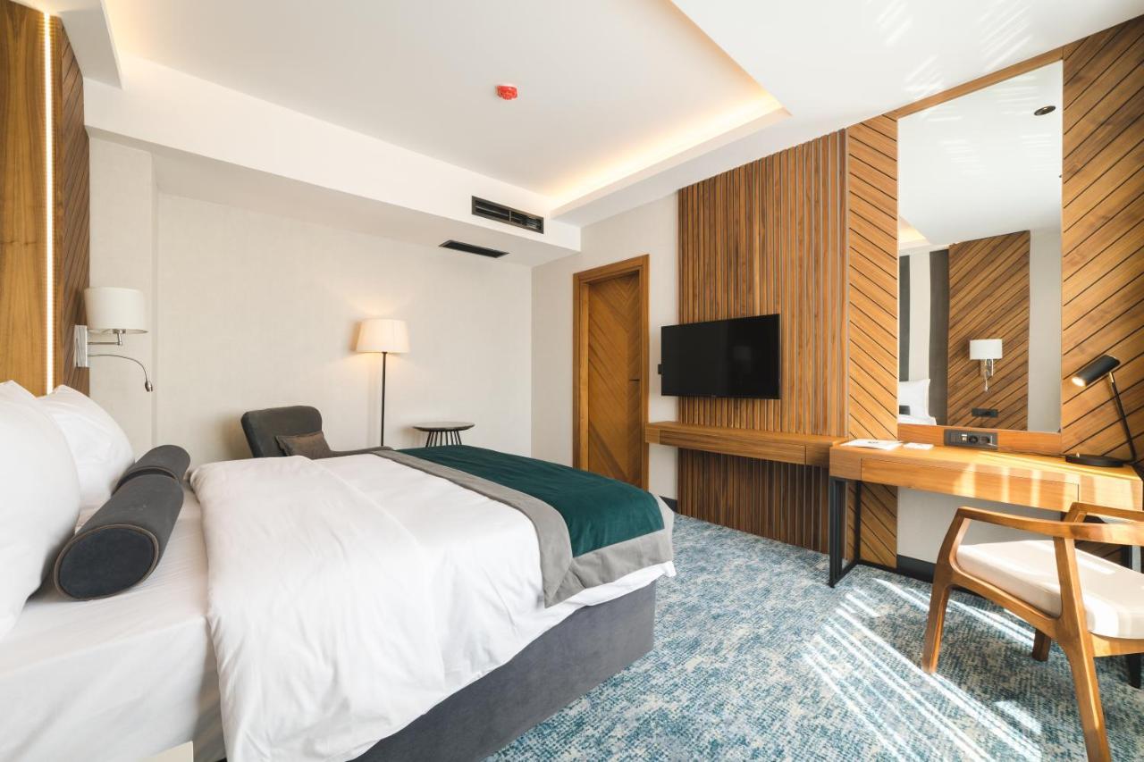 Bristol Hotel พอดโกริกา ภายนอก รูปภาพ