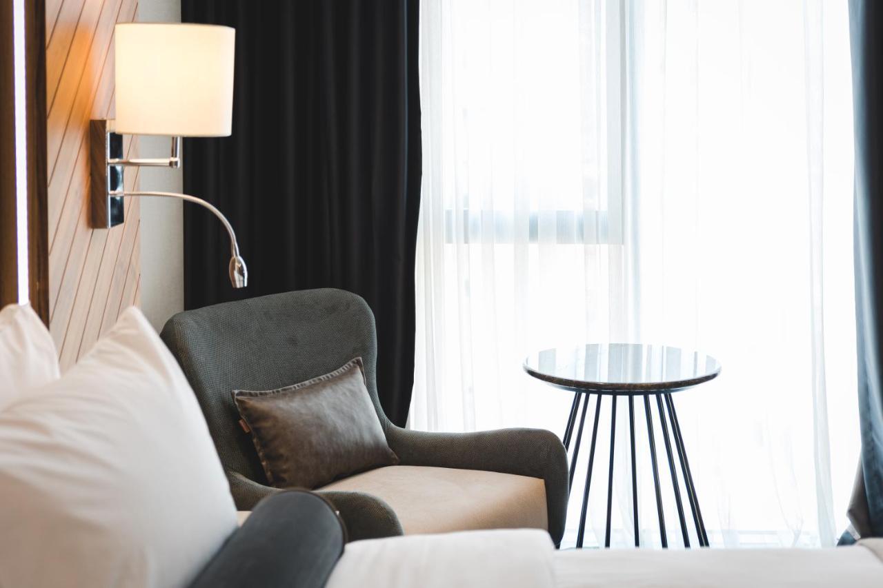 Bristol Hotel พอดโกริกา ภายนอก รูปภาพ