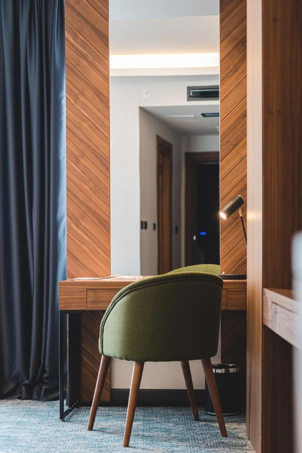 Bristol Hotel พอดโกริกา ภายนอก รูปภาพ
