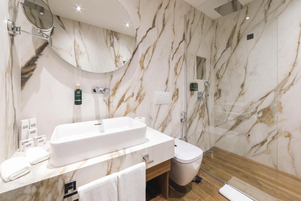 Bristol Hotel พอดโกริกา ภายนอก รูปภาพ