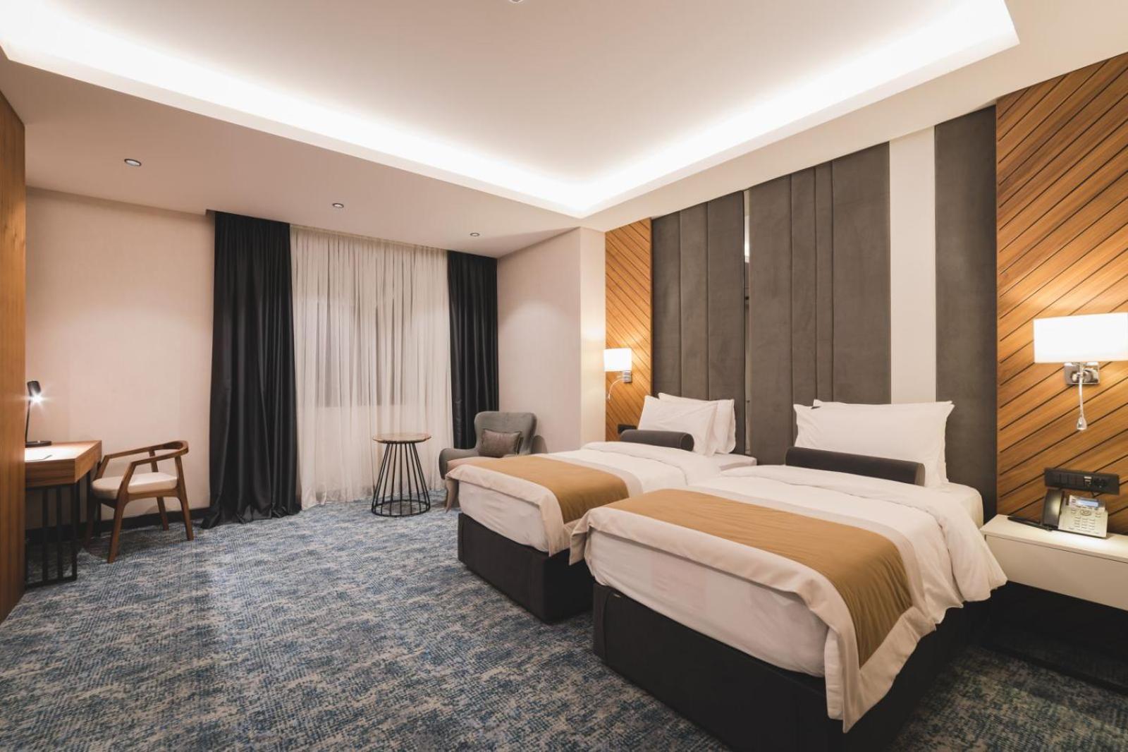 Bristol Hotel พอดโกริกา ภายนอก รูปภาพ