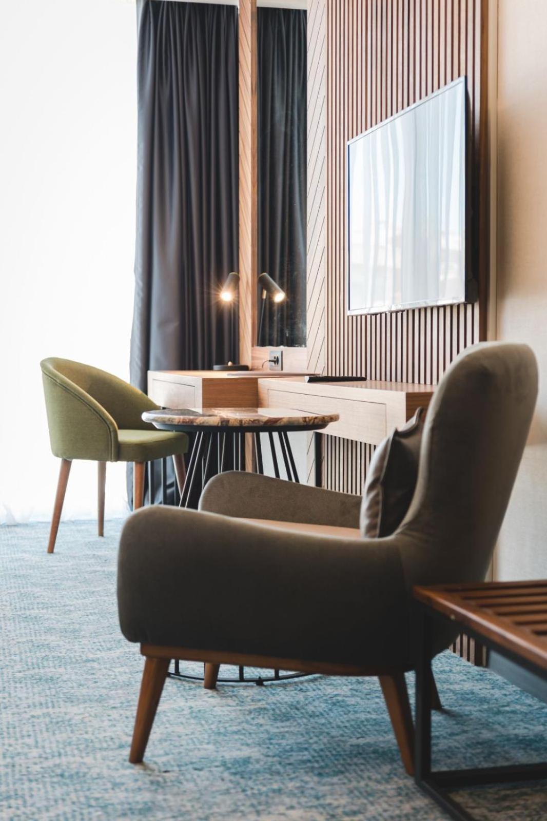 Bristol Hotel พอดโกริกา ภายนอก รูปภาพ