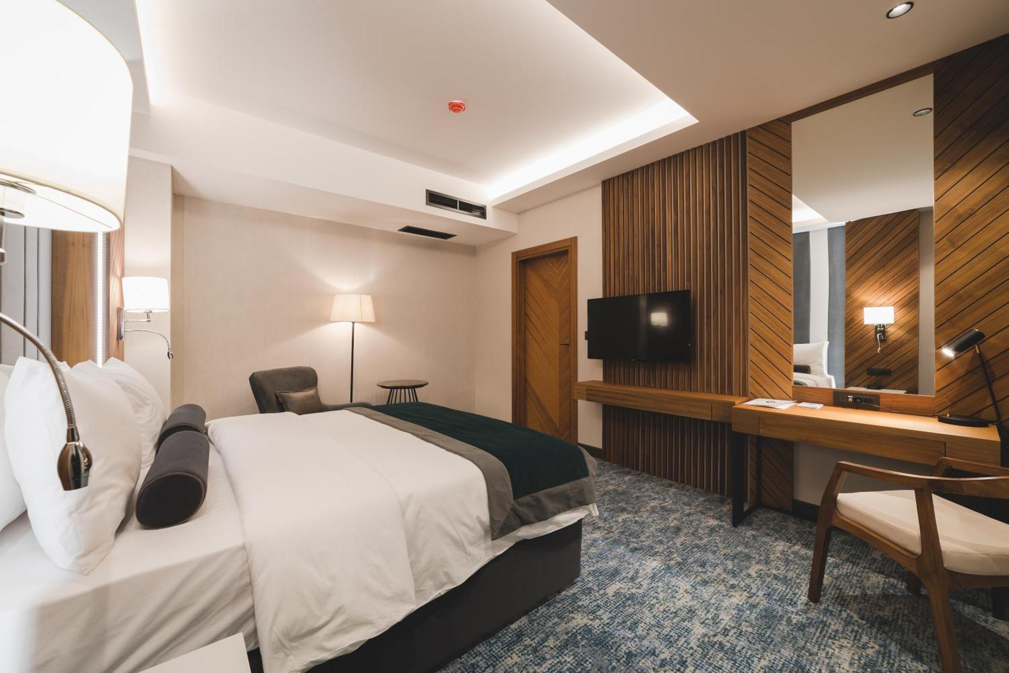 Bristol Hotel พอดโกริกา ภายนอก รูปภาพ